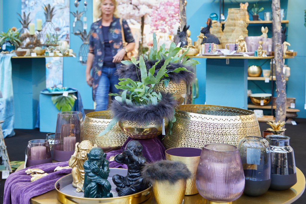 Above: On the AM Design stand at Tendence, gold accents were mixed with shades of blue and violet.
