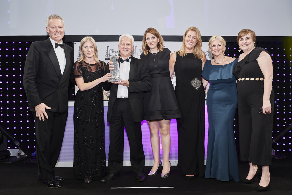 Above: Anthony Temple, md of Rainbow Designs and colleagues were delighted to be presented the trophy by Susan Bolsover, director of licensing and consumer products for Penguin Ventures, sponsor of the award.