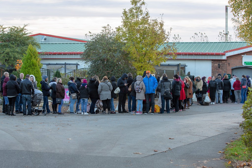 Above: Collectors were queuing round the block to meet up with Jim Shore.