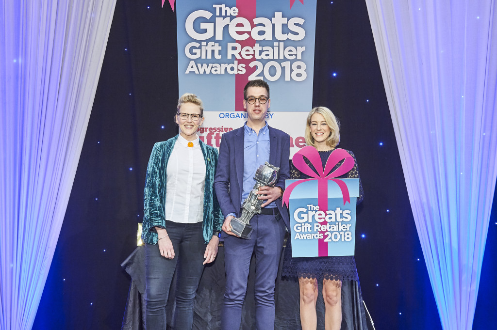Above: Louise Morris (right), event director of Home & Gift Harrogate/Clarion Events, last year’s category sponsor, presented Peter de la Mare with his Greats trophy. Also shown is The Greats Awards compere Pippa Evans.