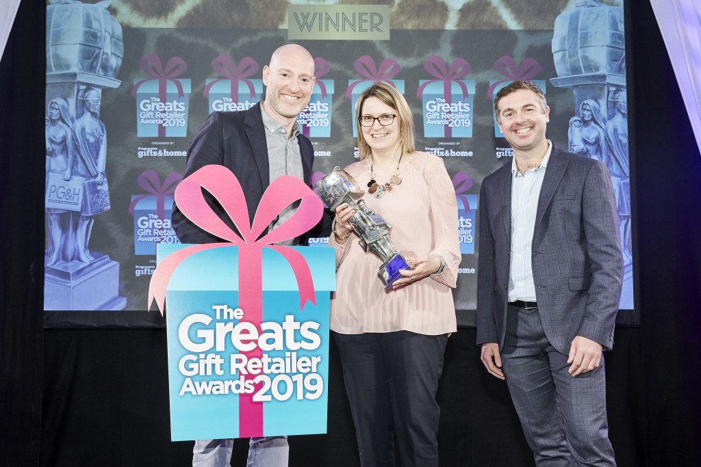 Above: Tabi Marsh, co-owner of Papilio at Heritage in Thornbury, was presented with the Greats Best Non-Specialist Retailer of Gifts award, sponsored by Thomas O’Brien, (right), managing director of Boxer Gifts and Boxer Books.