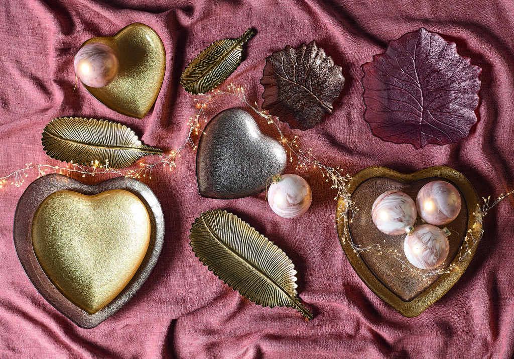 Above: Glass heart plates from Parlane.