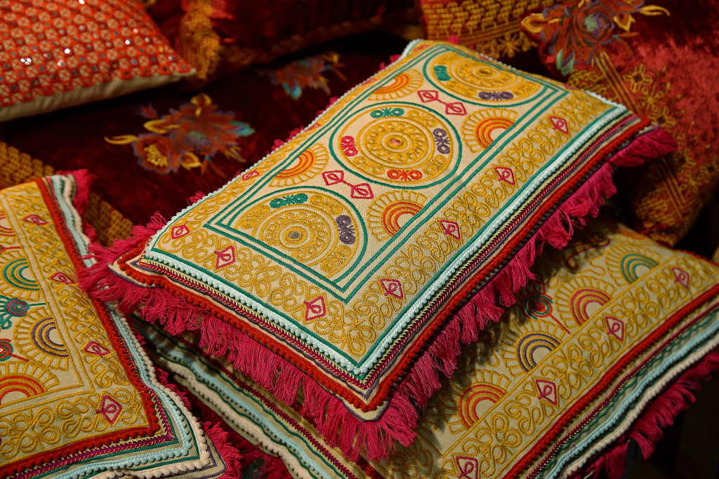 Above: Colourful, decorative cushions reflect Indian’s heritage.