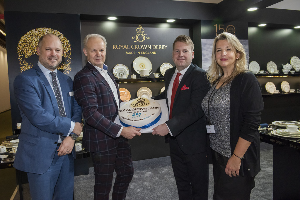 Above: It was smiles all round on the Royal Crown Derby stand when the Ambiente team presented the company with a special celebration cake. Shown from left to right are: Messe Frankfurt UK sales partner Rob Sherwood, managing director of Sherwood Events, Ambiente’s Thomas Kastl, director Dining, Royal Crown Derby’s Christopher Oakes and Ambiente’s Katja Glowatzski, sales.