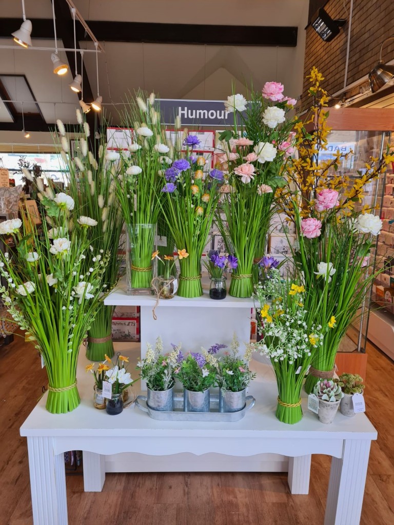 Above: Faux flowers were a winner for Expressions and Polkadot.