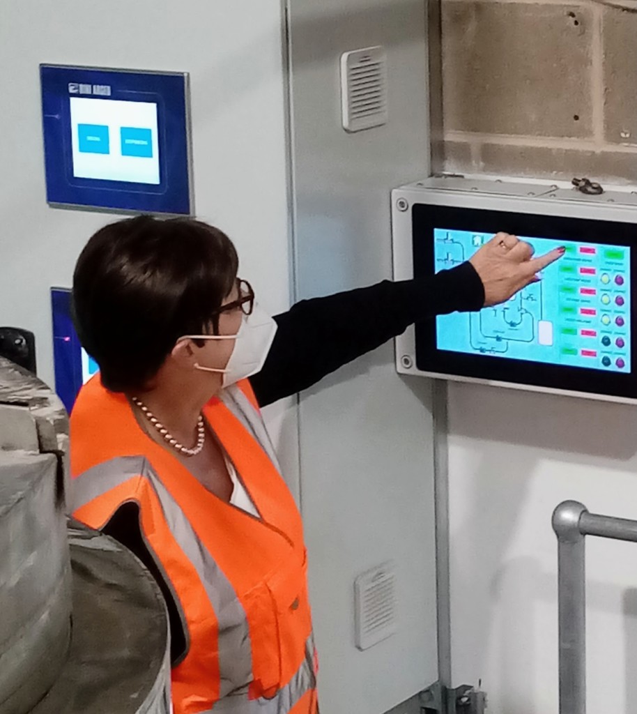 Above: Wax Lyrical’s chief executive Jacqui Gale MBE is shown pressing the button to commence manufacture of hand and body care products in the £1.5m new factory on its Cumbria site.