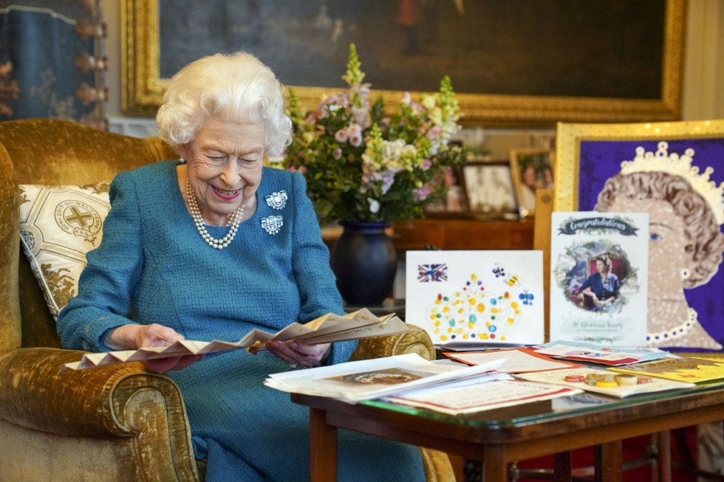 Above: Her Majesty The Queen is shown reading some of her Platinum Jubilee greeting cards.