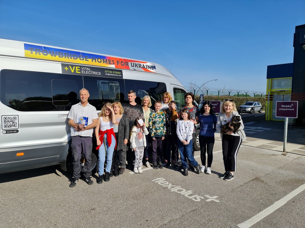Above: PoM’s Simon Beck with a group Ukrainians and their pets, brought to the UK on the Trowbridge Homes for Ukraine 17 seater minibus.
