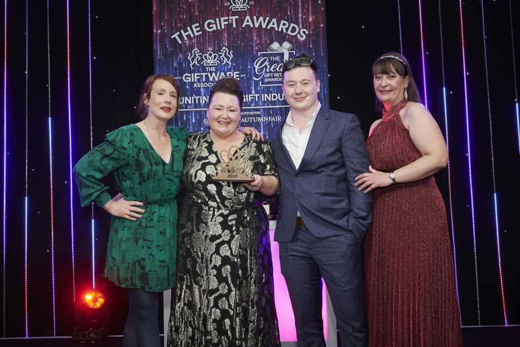 Above: Freckleface’s co-founders, Tara and Noah Carlile-Swift, received their Gift of the Year 2023 trophy as winner of the Best Home Fragrance Product or Range category from Ali Farrell, (right), advertisement manager of Progressive Gifts & Home, category sponsor. On the left is comedian and compere Sara Barron.