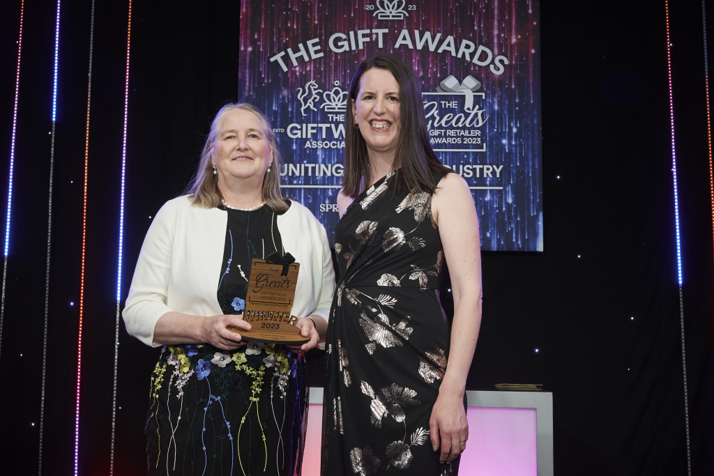 Above: The Greats 2023 Outstanding Achievement Award, sponsored by the British Allied Trades Federation (BATF), was presented to Talking Tables’ founder Clare Harris in May, at The Gift Awards, by the Federation’s head of central services, Louise Hadfield.