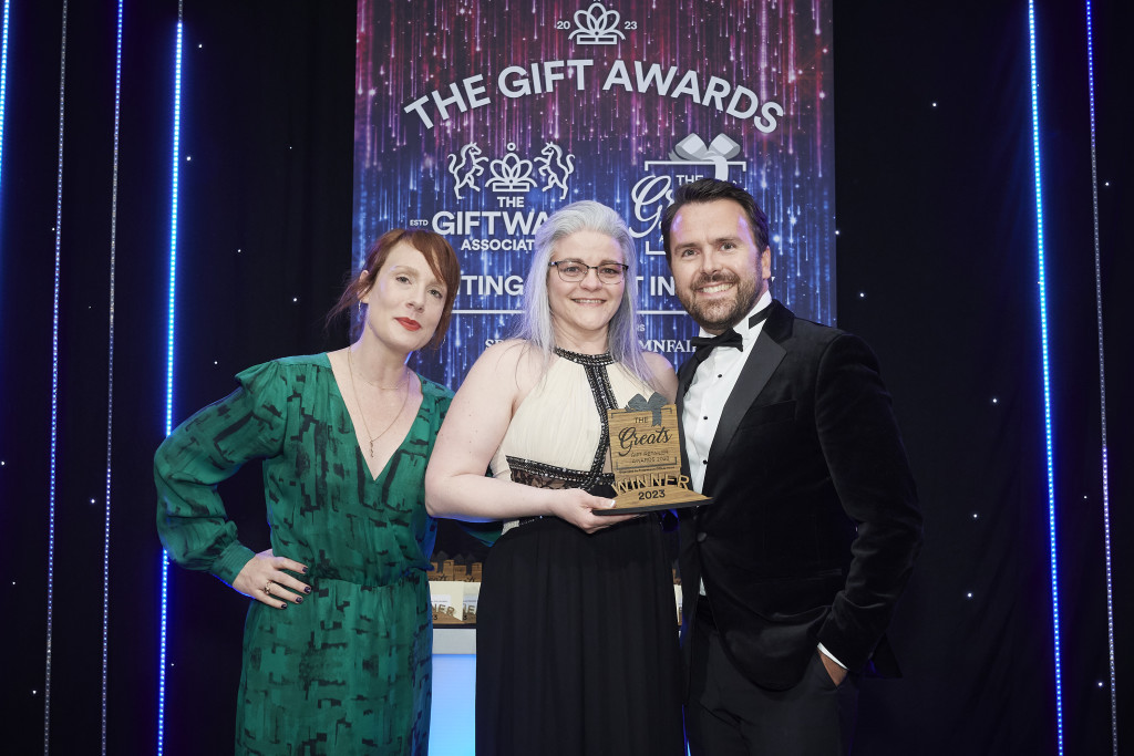 Above: Joco’s owner Jo Williams is shown receiving the Greats 2023 Independent Gift Retailer of the Year – Midlands & Wales trophy. It was presented by Stephen Illingworth, commercial director at Widdop & Co, category sponsor. On the left is compere and comedian Sara Barron.