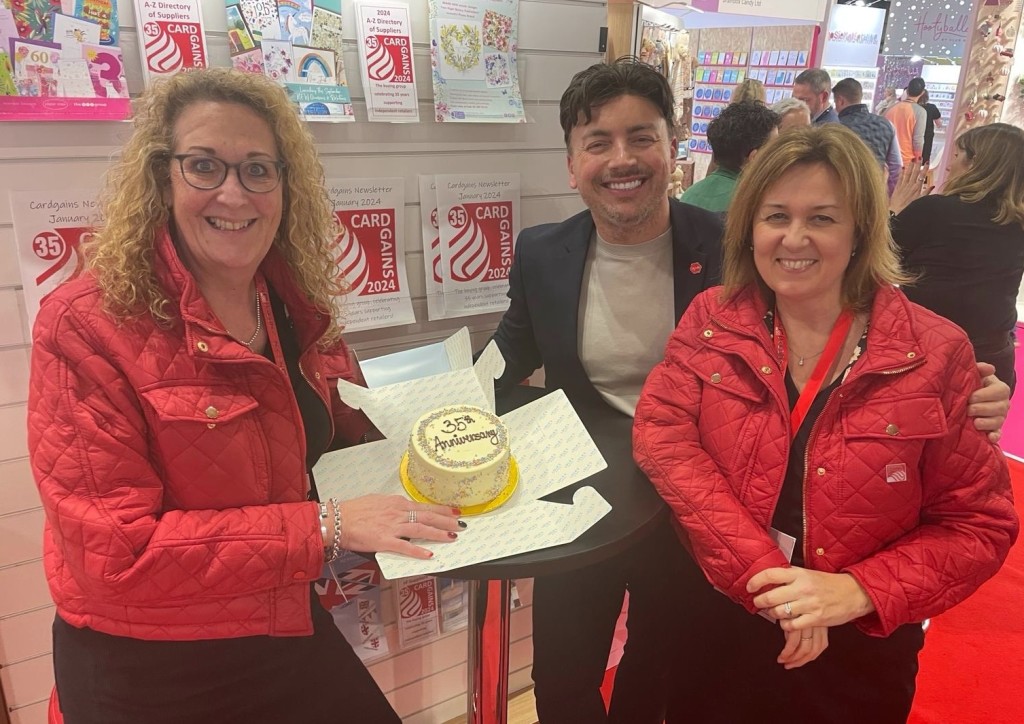 Above: Cardgains’ managing director Penny Shaw (left), and finance director Helen McManus, celebrated the buying group’s 35th anniversary with a special cake at Spring Fair.